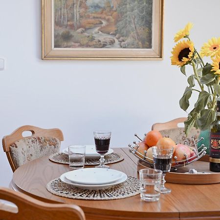 Bohemian Symphony Apartment Praha Bagian luar foto