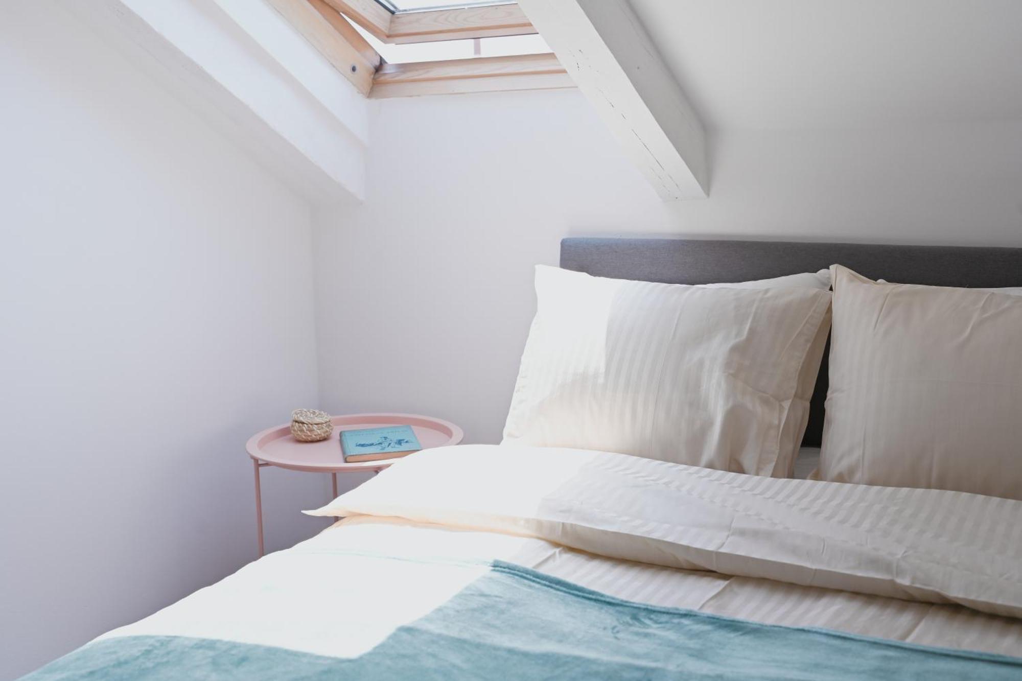 Bohemian Symphony Apartment Praha Bagian luar foto