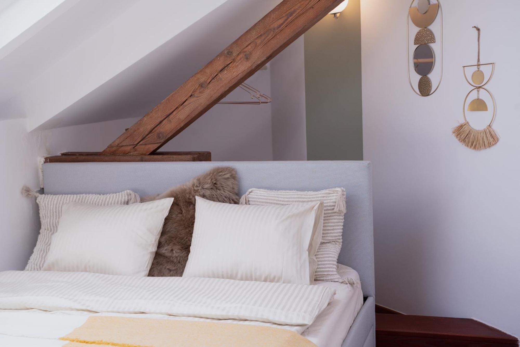 Bohemian Symphony Apartment Praha Bagian luar foto