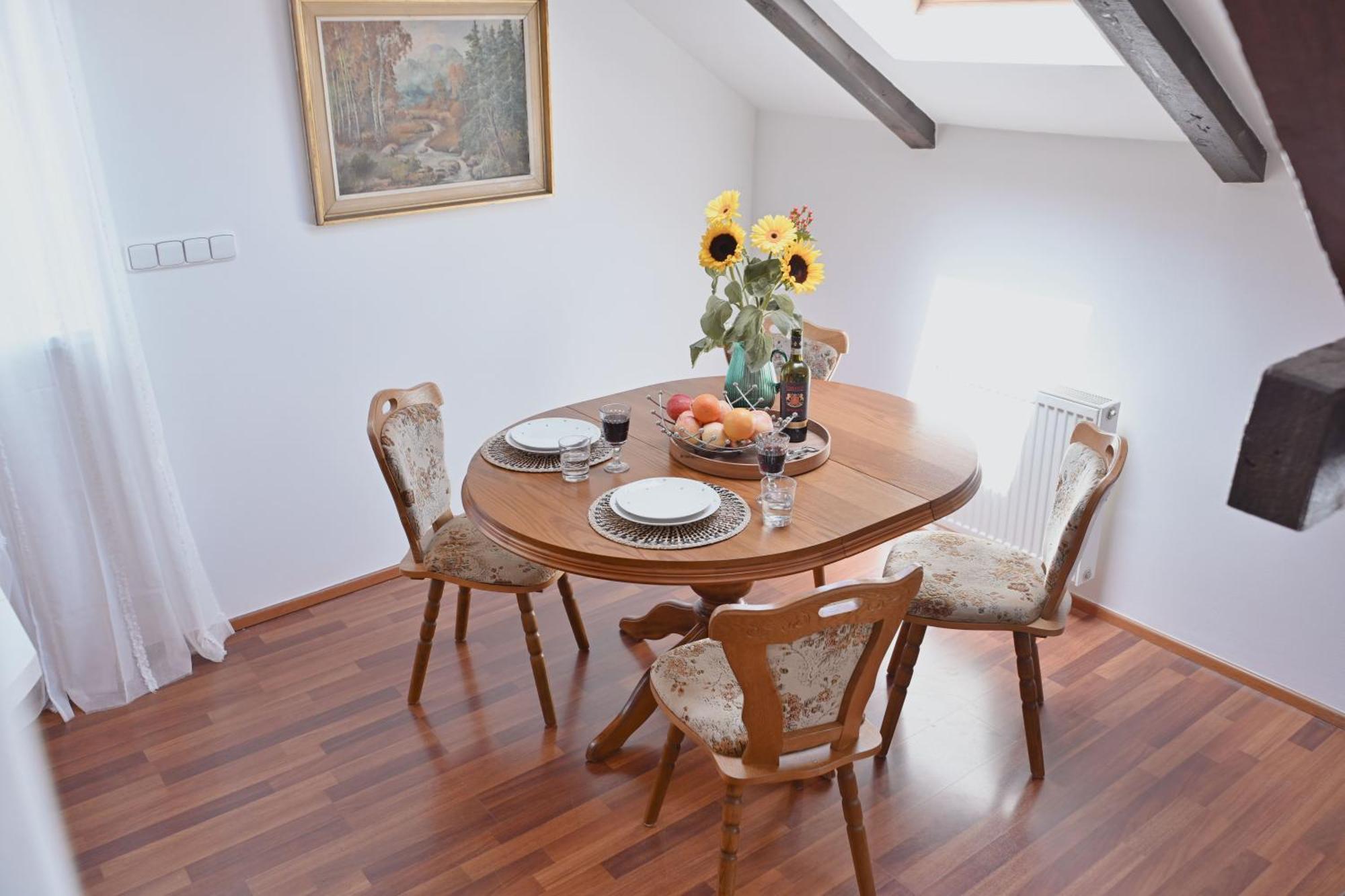 Bohemian Symphony Apartment Praha Bagian luar foto