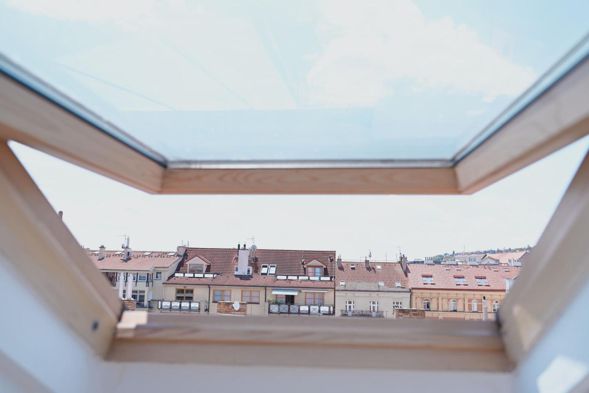 Bohemian Symphony Apartment Praha Bagian luar foto